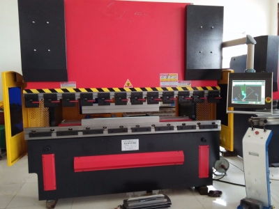 電液伺服數(shù)控折彎機，4+2+1軸