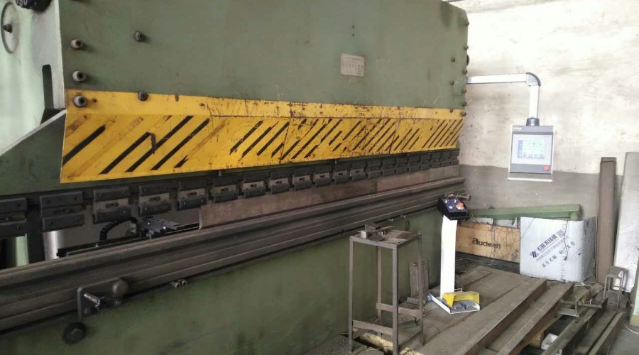 100噸4米二手扭軸伺服數(shù)控折彎?rùn)C(jī)